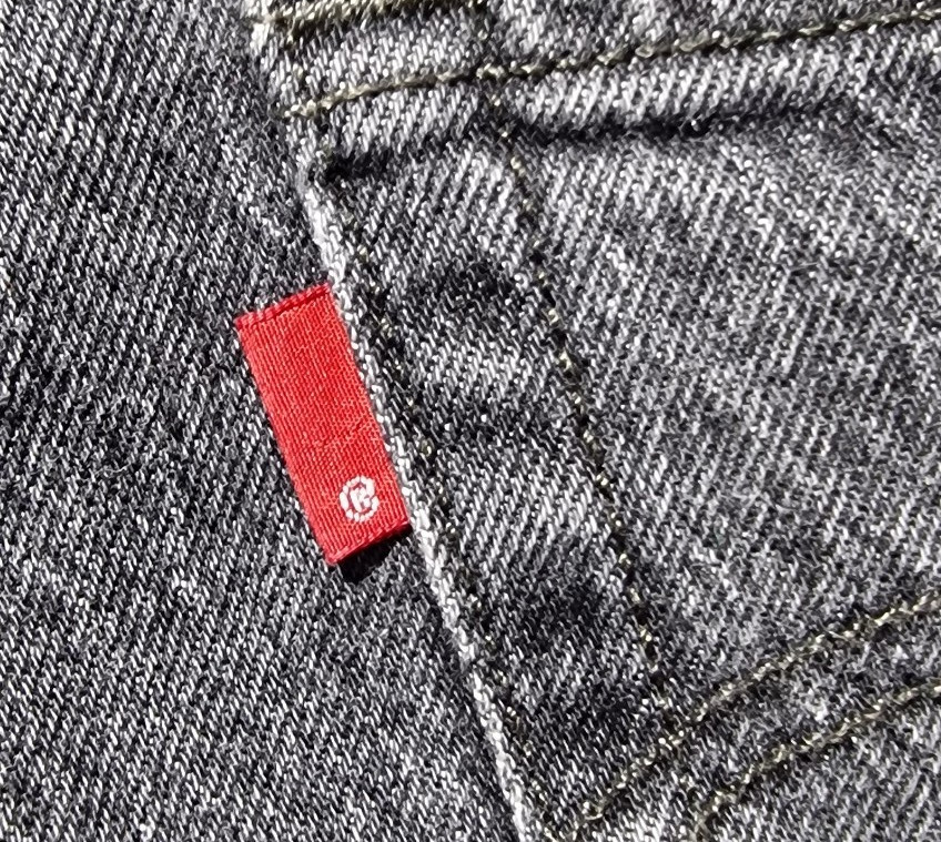 Levi’s 501 Crop Black Jeans Women Size W24 L30 Faded Denim Button Fly 36200
