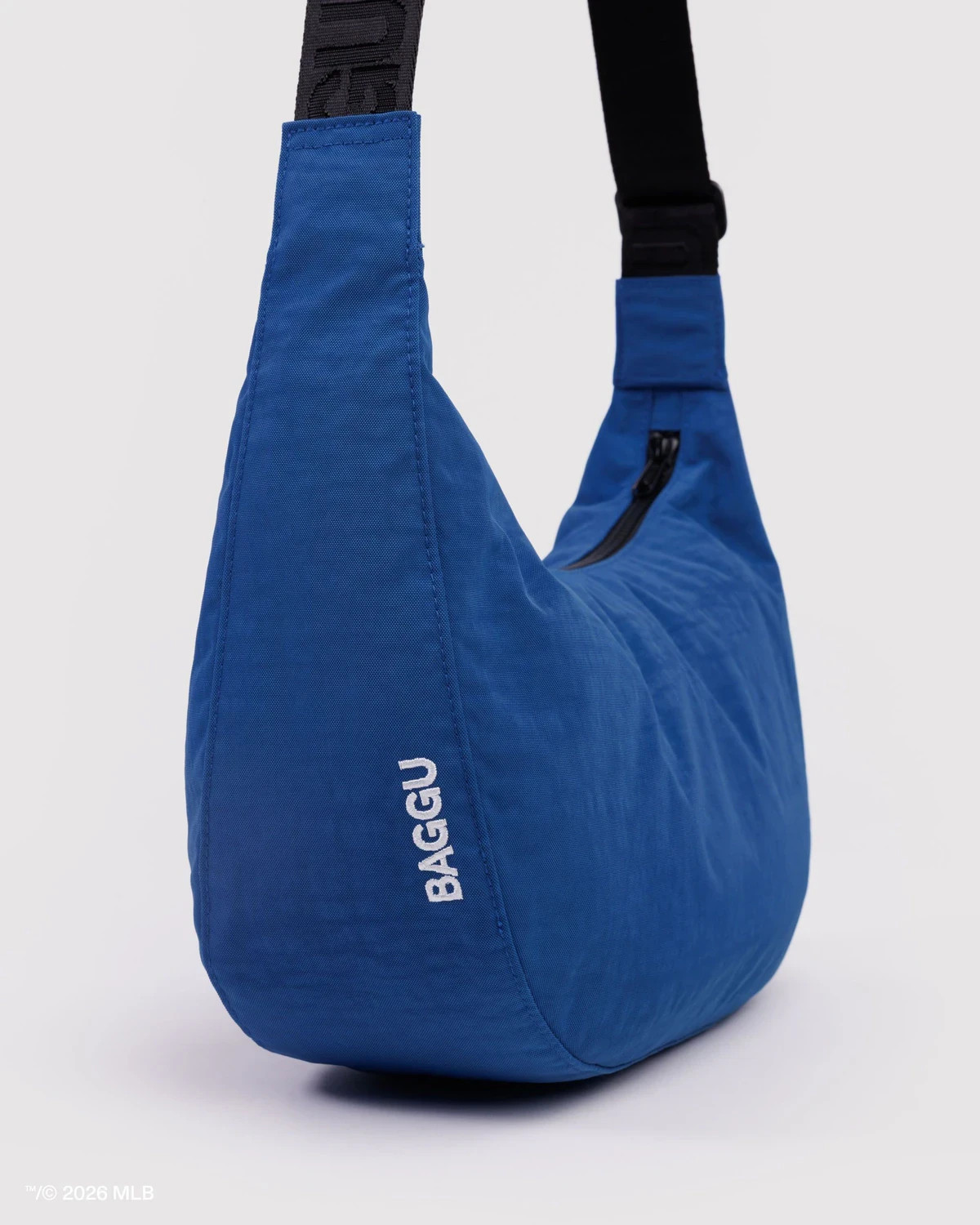 Baggu Medium Nylon Crescent Bag in Los Angeles Dodgers