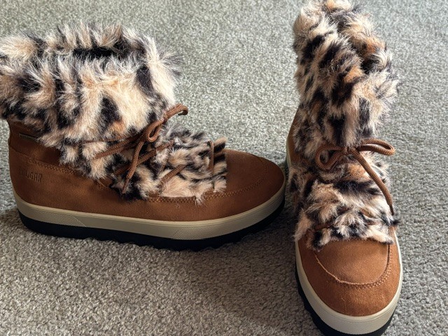 NWT WOMENS COUGAR VANITY WATERPROOF SUEDE WINTER BOOTS TAN/LEOPARD FAUX FUR 10M