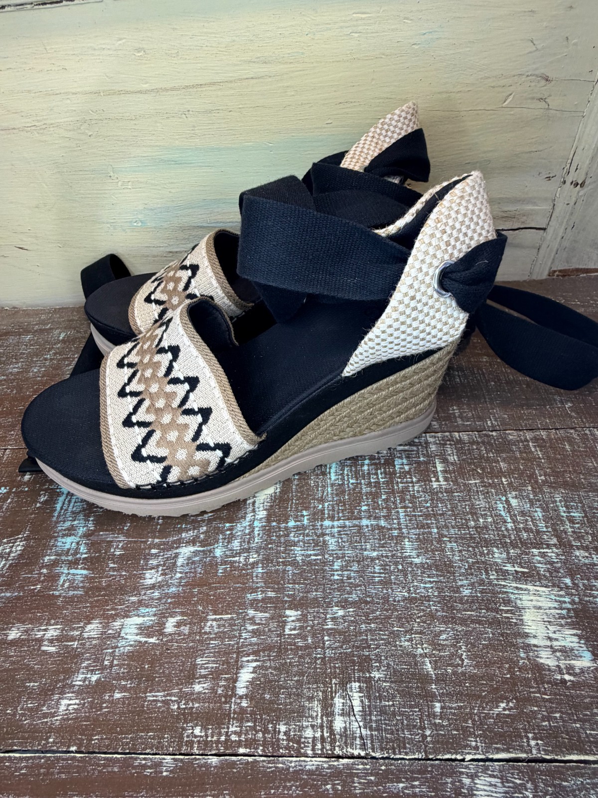 UGG Ladies Abbot Ankle Wrap Wedge Sandals woven textile upper tan/black 7.5