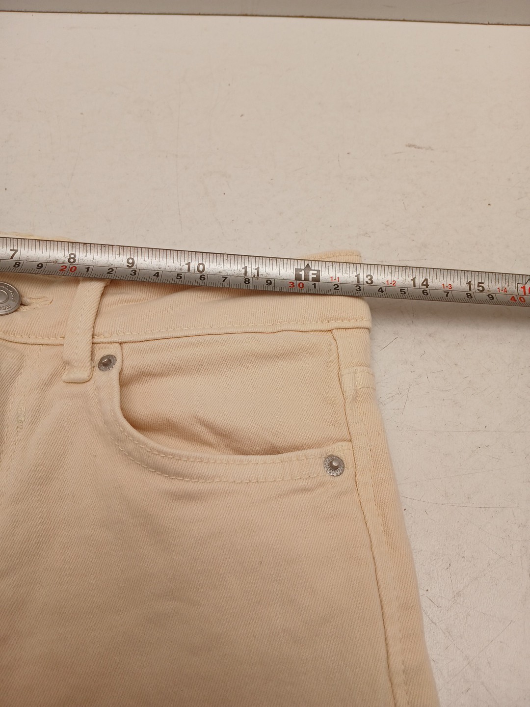 Stradivarius Mom Slim Fit Light Beige Denim Jeans with Stretch Size UK 8 Leg 28″