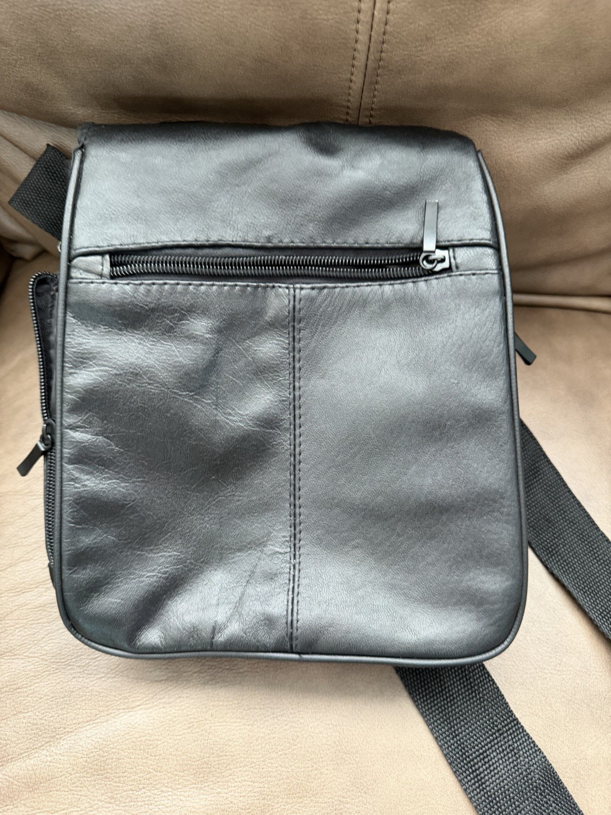 Baggallini Black Crossbody Bag Zip & Magnetic Closure Adjustable Strap Pockets