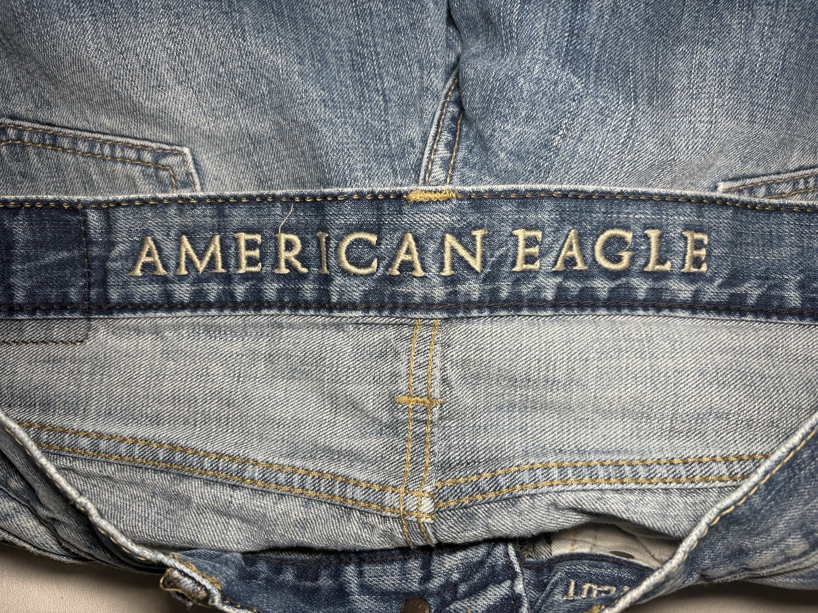 American Eagle Men’s Blue Light Wash Denim Jeans Bootcut Mid Rise 5-Pocket