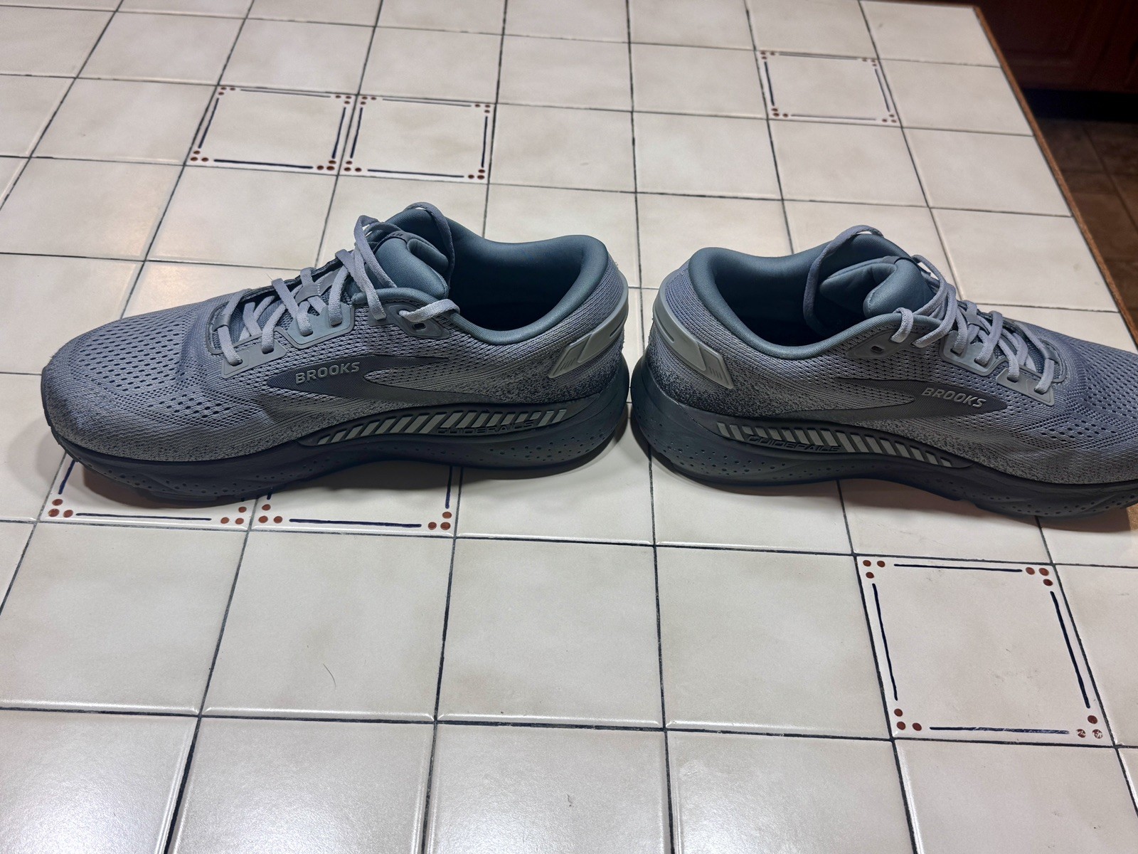 Brooks Beast GTS 24 Mens Size 13 EE Width Primer Gray/Ebony 1104251D069
