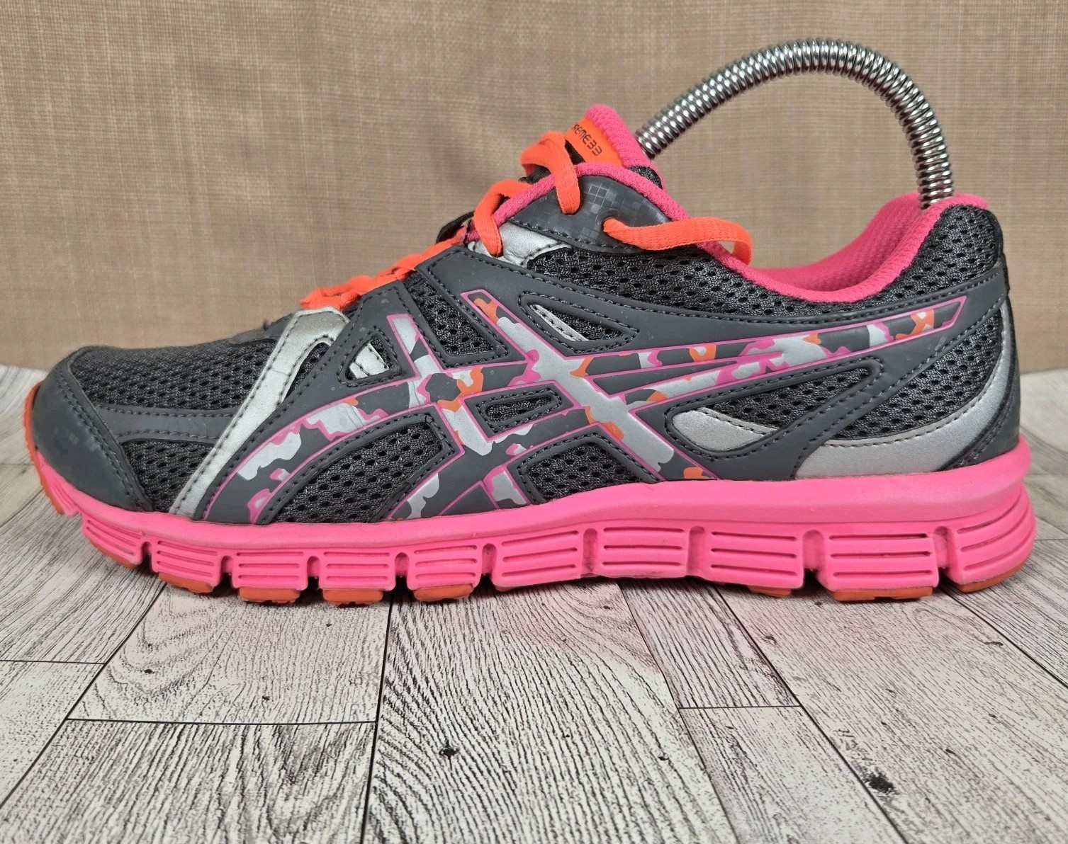 Asics Womens Gel Extreme 33 Gray Pink Camo Running Shoes Sneakers Size 6.5 EUC
