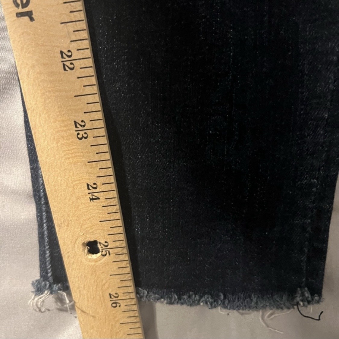 MOTHER Jeans Looker Ankle Fray Partner In Crime 25 (26” Inseam) Distress Stretch