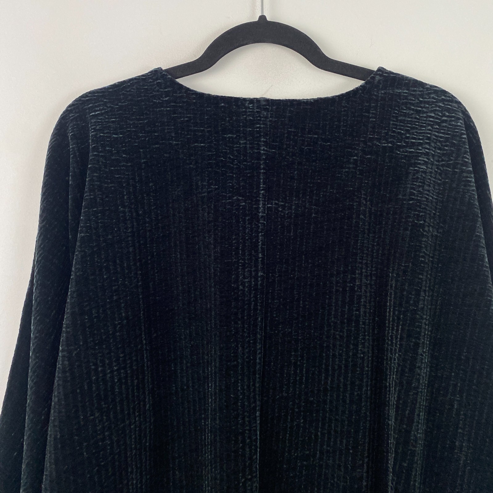 J Jill Wearever Crushed Velvet Wedge Top Size Large Black 3/4 Dolman Sleeves