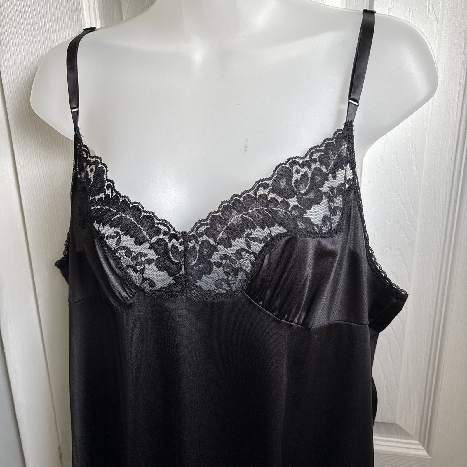 by VASSARETTE SILKY BLACK FULL SLIP DRESS LINGERIE sz 42 26 48