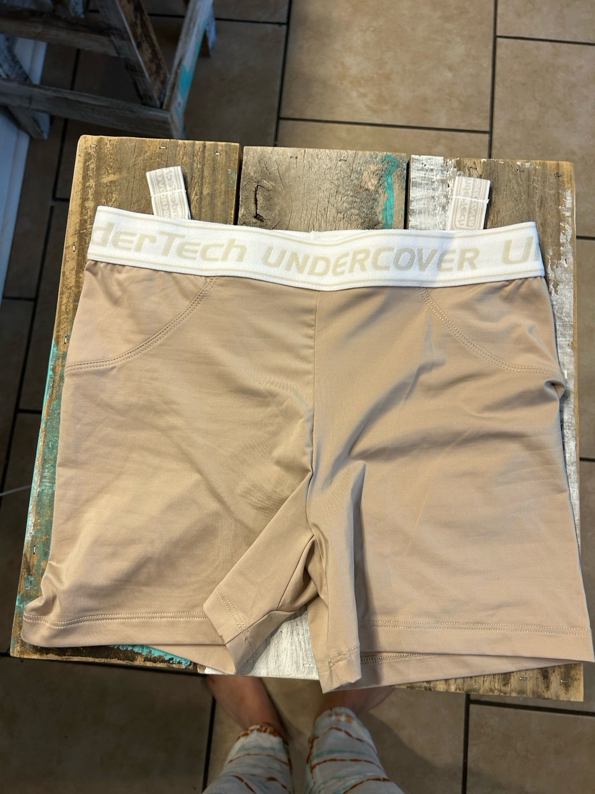 NWOT- Undertech Undercover Concealed Carry 2” Shorts Women’s Size Small