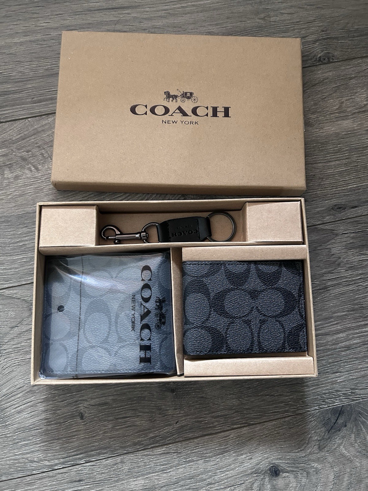 👜COACH👜 Logo NY MEN’S 3 IN 1 WALLET BOXED GIFT SET IN SIGNATURE CANVAS
