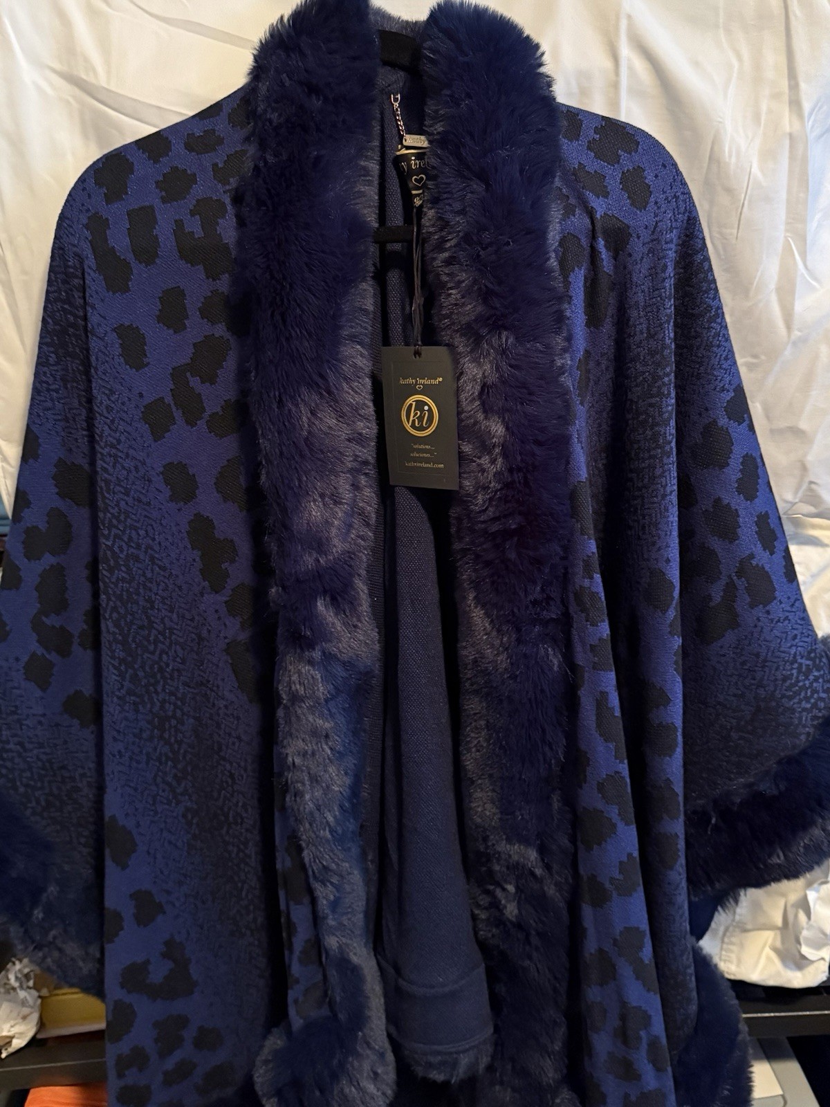 Kathy Ireland Women’s Fashion360 Skies Faux Fur Trim Cape Navy Combo