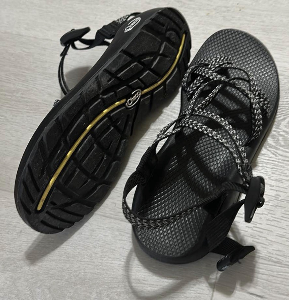 Chaco Women’s Zx2 Classic Sport Sandal Black/White Size 11 #112B Used