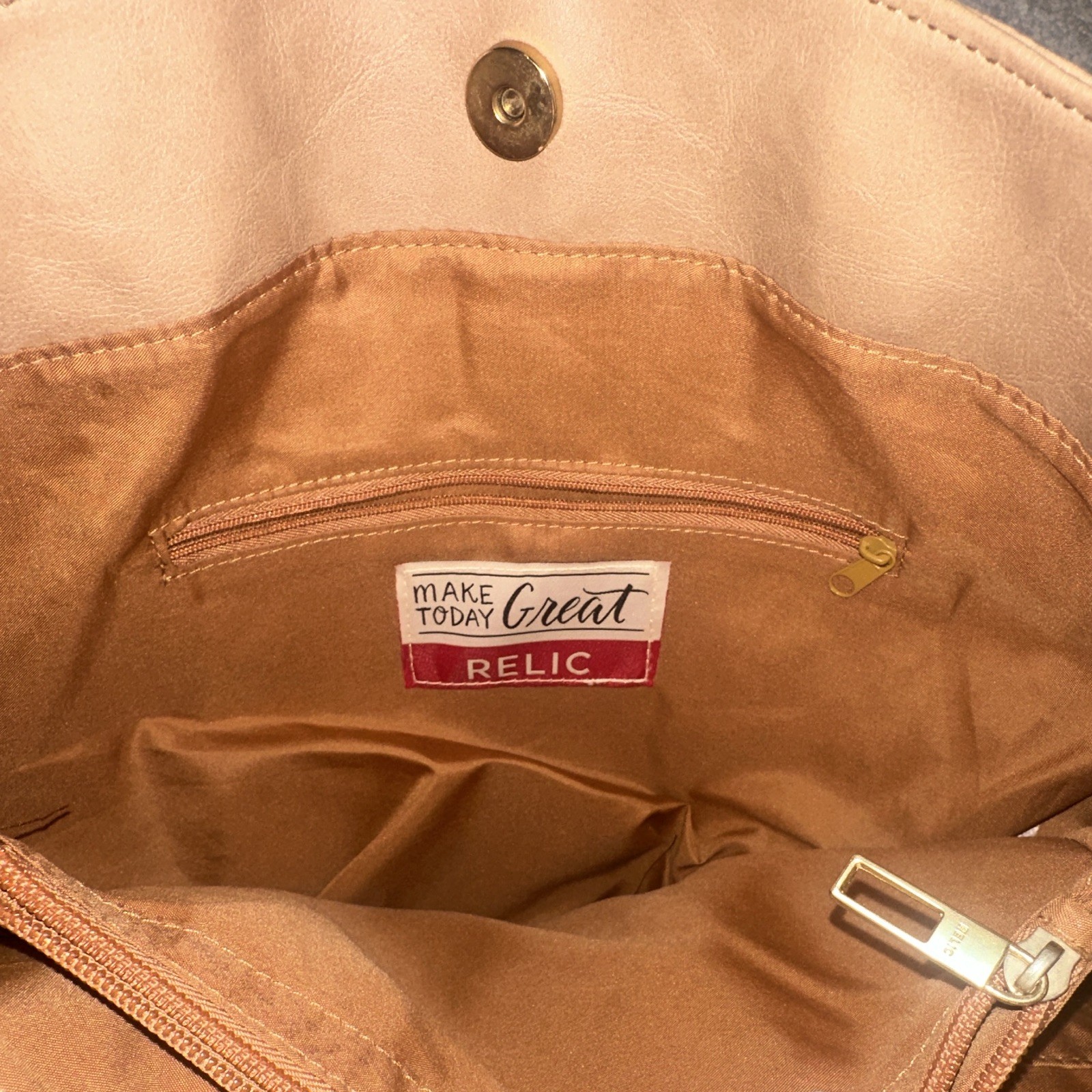 Relic Colorblock Pebbled Tote Bag Zip/Magnetic Close Inner Pockets Brown