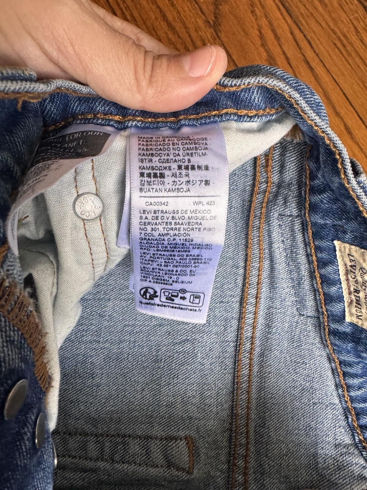 Levi’s Premium 501 Men’s Blue Denim Straight Leg Button Fly Distressed Jeans