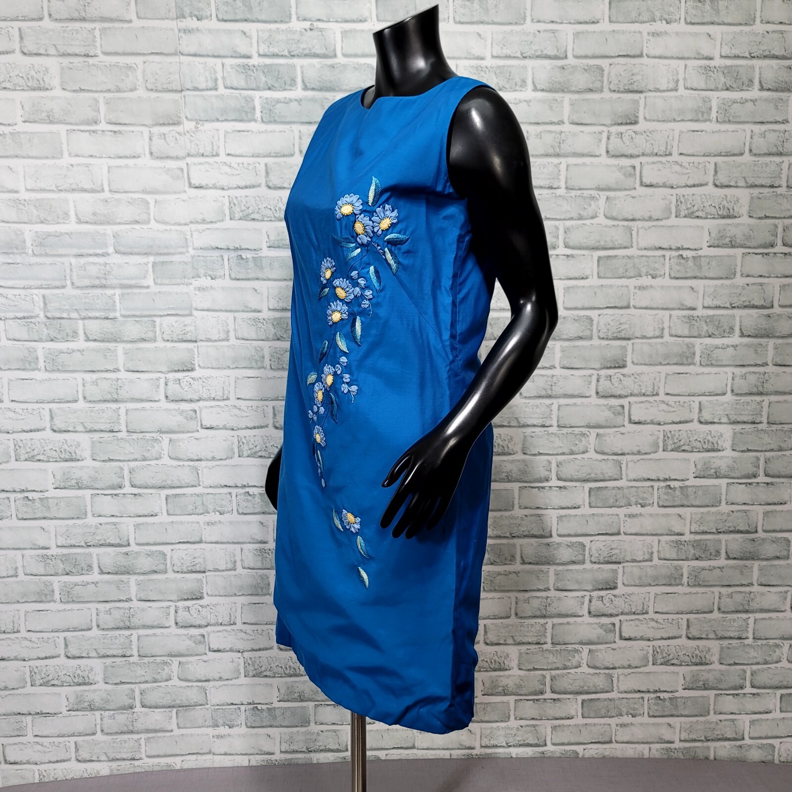 Vintage 60s Handmade Blue Floral Embroidery Applique Sleeveless Mod Shift Dress