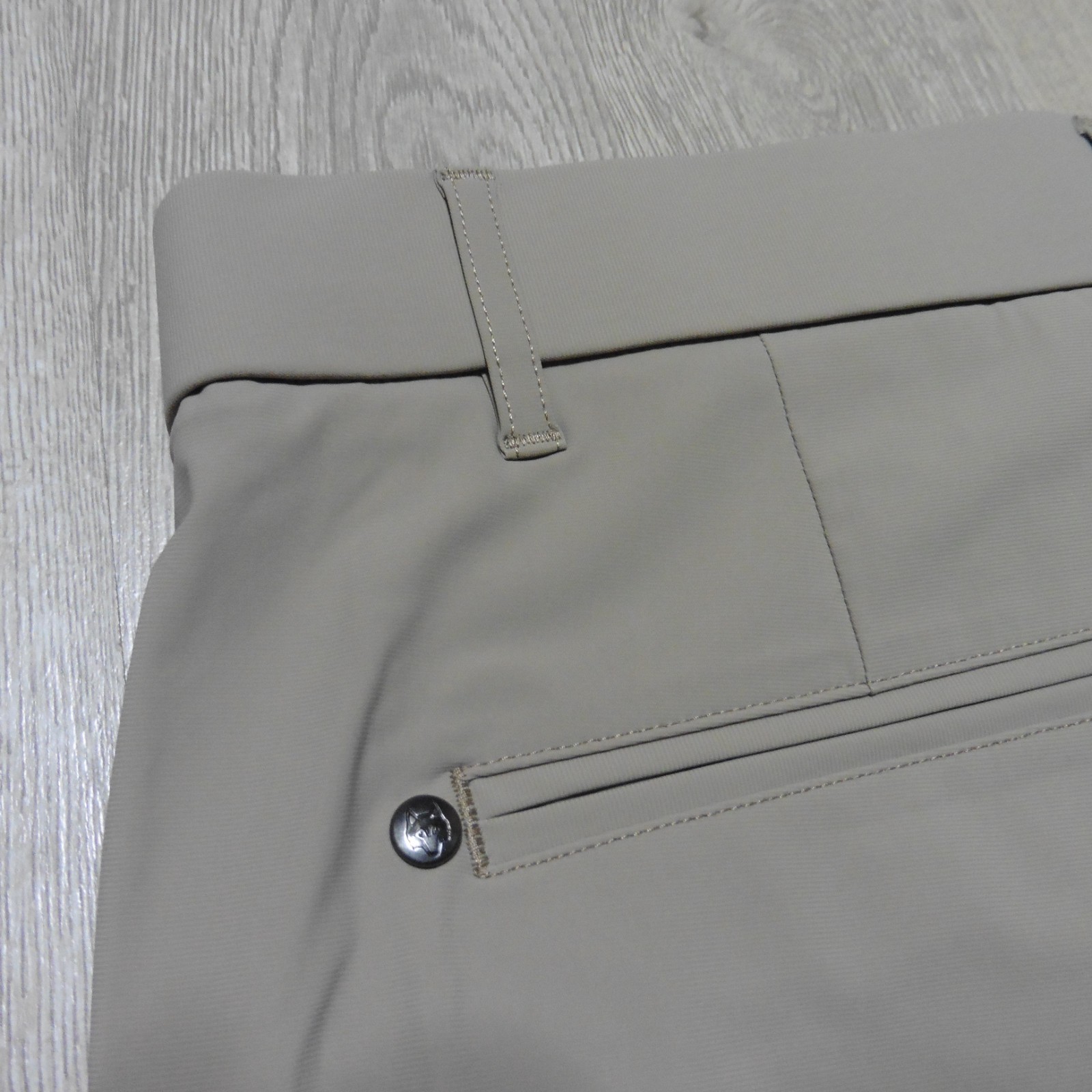 GREYSON Mens 32 (34) MONTAUK SHORTS RIVERSTONE BEIGE PERFORMANCE GOLF 10”