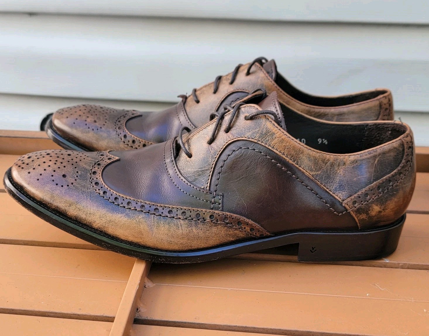 John Varvatos Ss 9.5 Luxe dress shoes two-tone, burnished leather wingtip