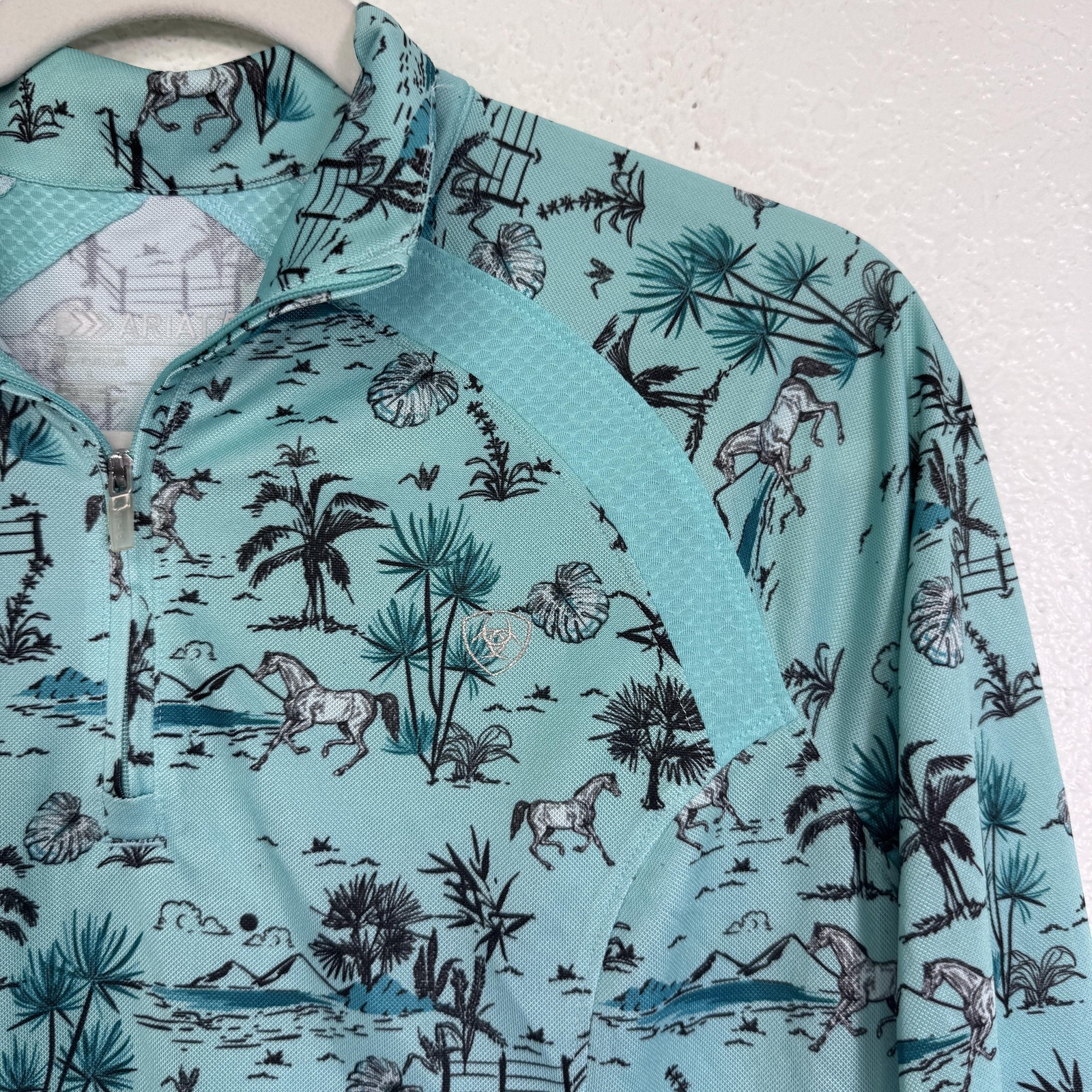 Ariat Sunstopper 2.0 Quarter Zip Shirt Women Medium Horse Tropical Western Print