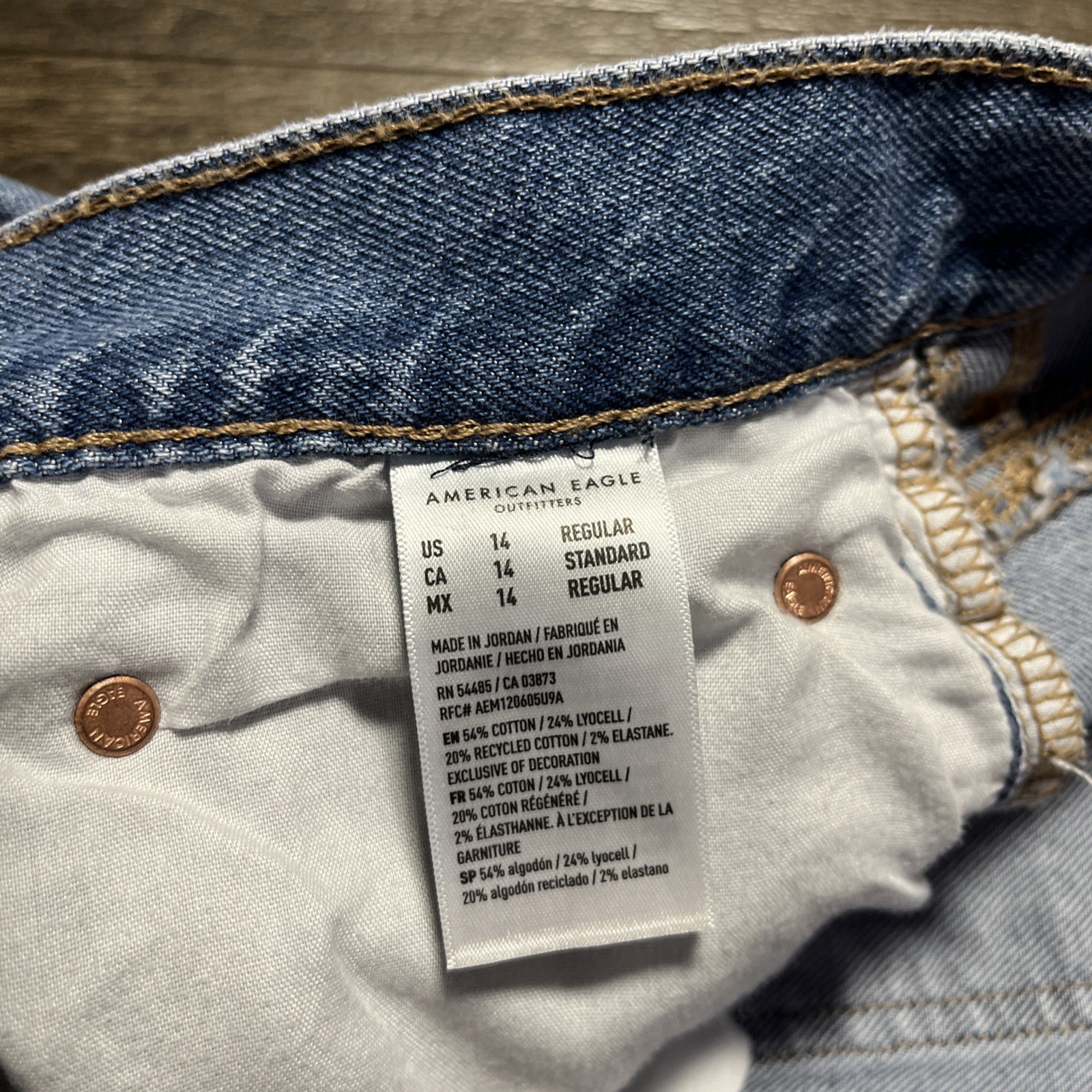 American Eagle Strigid Curvy Mom Jeans Women’s 14 Faded Ways Blue NWT Stretch