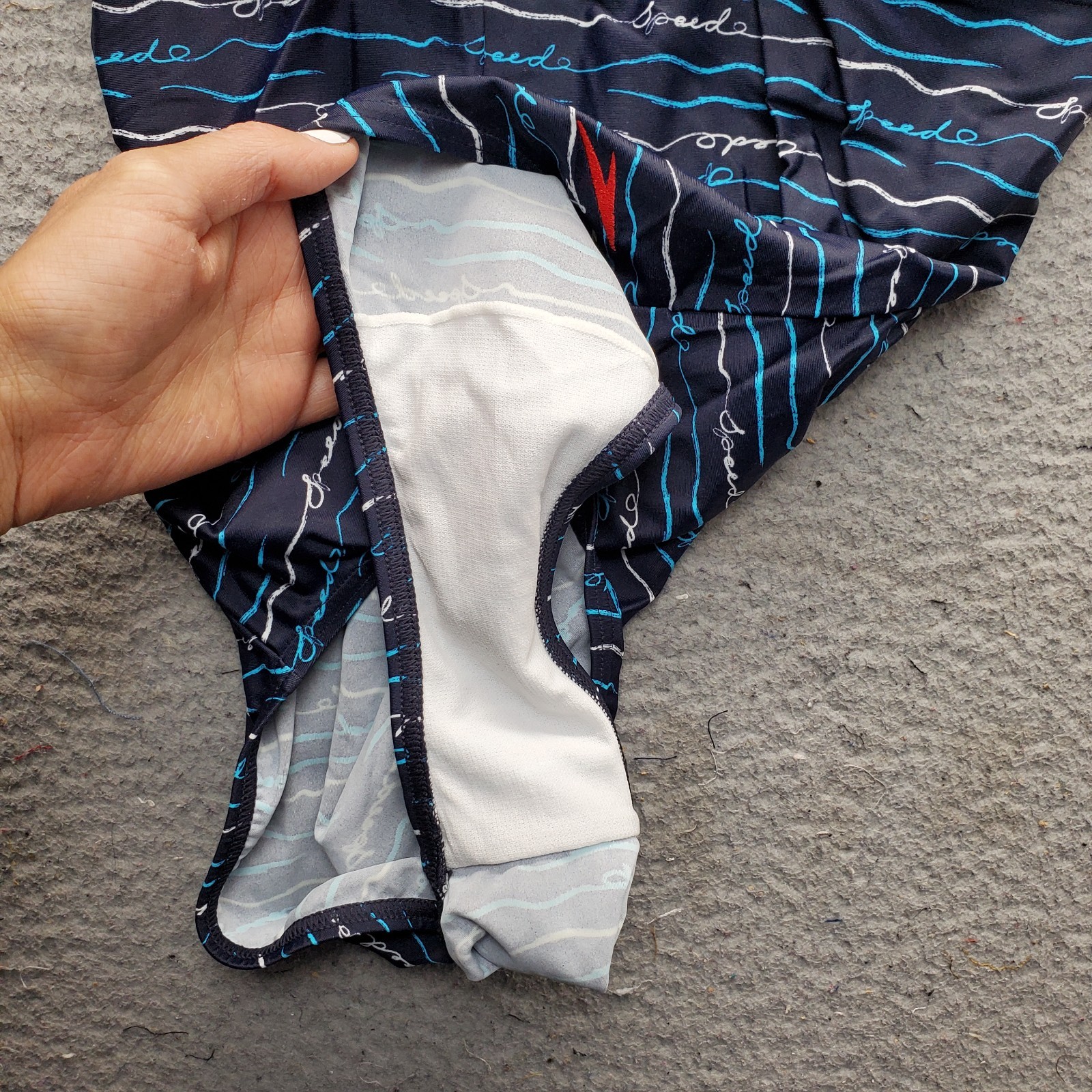 Speedo Swimsuit Womens 38 Multi Script Wave Patterned One Piece Tommy Control
