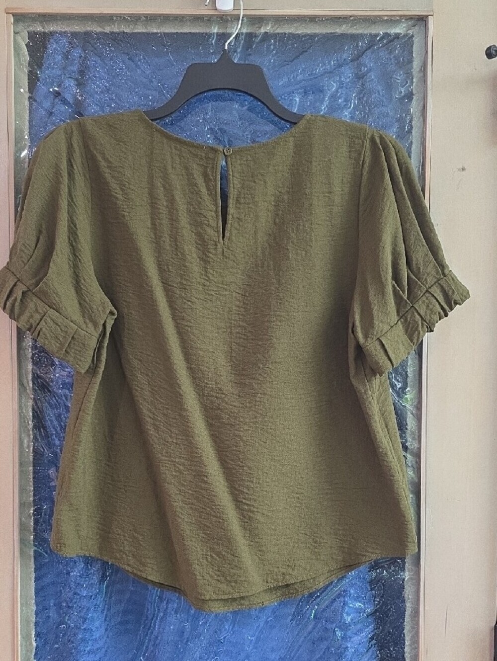 DKNY Olive Short-Sleeve Textured Round-Neck Blouse – NWOT. Never Worn