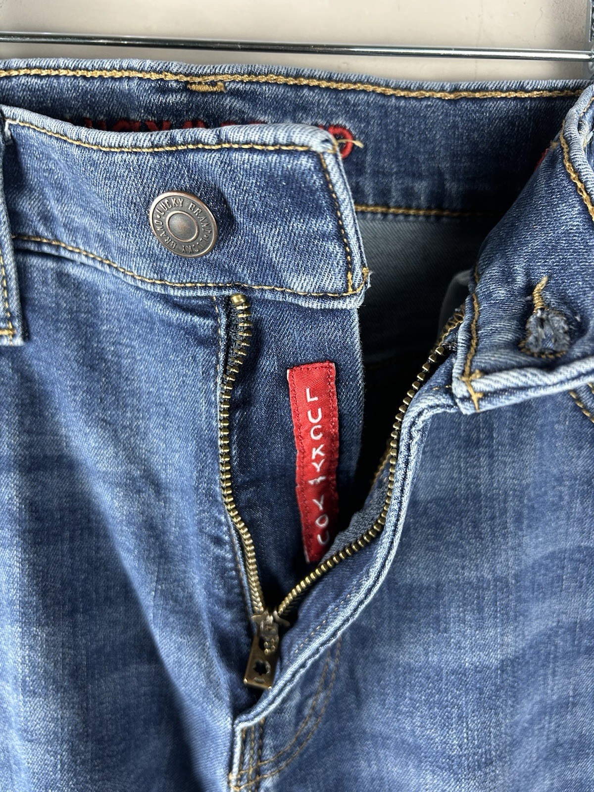 Lucky Brand 410 Athletic Slim Fit Men’s Jean , Size 32×30