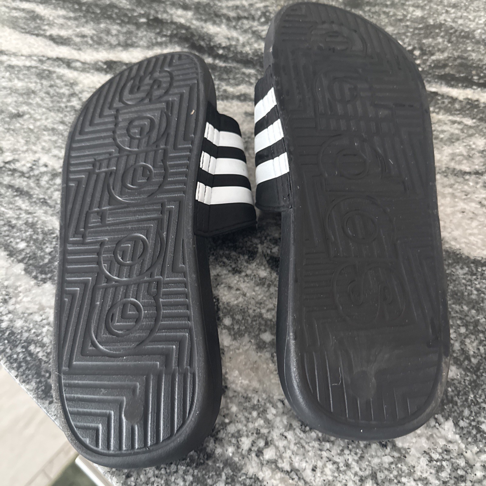 Men ADIDAS Adissage Traditional Black/White Slip Ons Adidas Slides Size 10