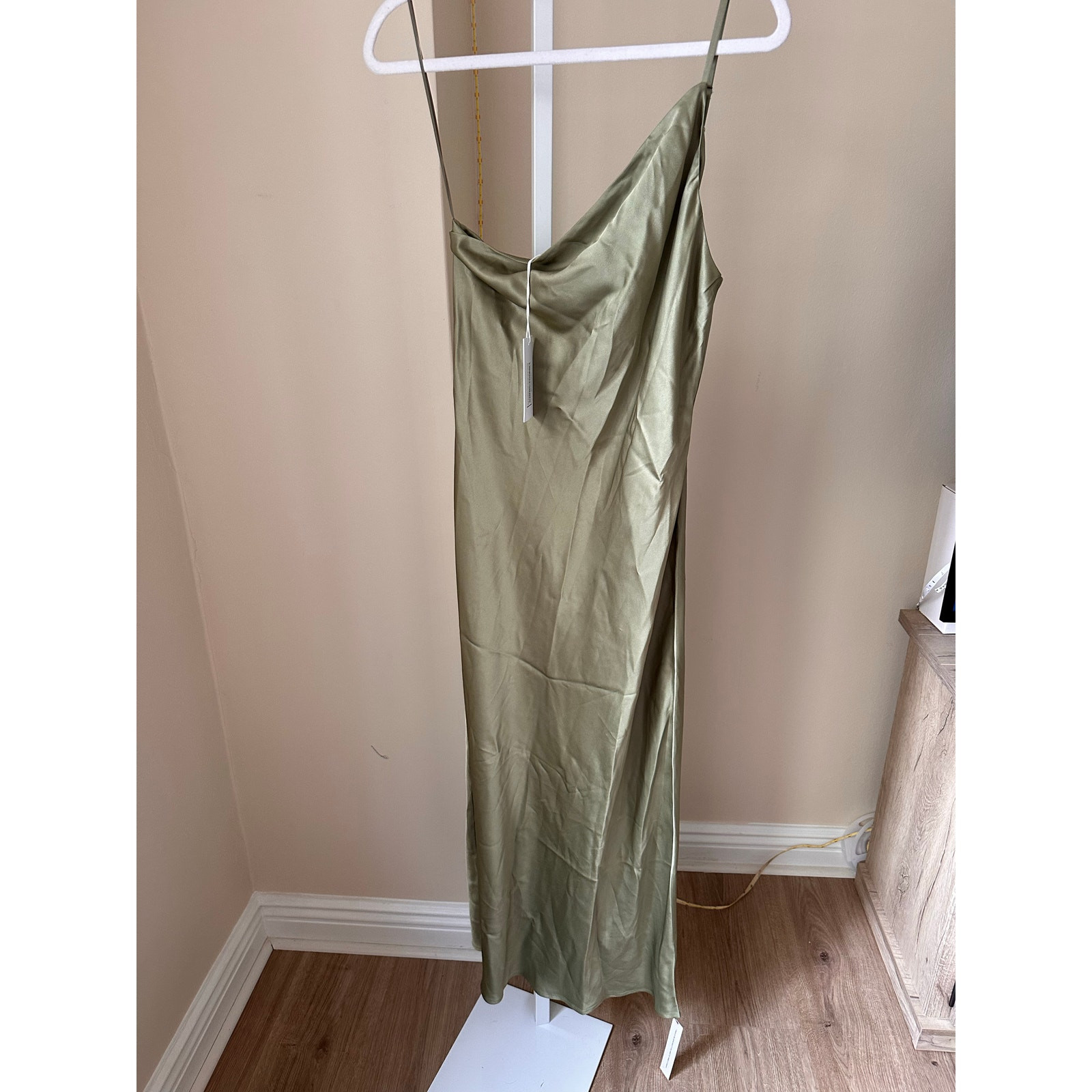 Reformation Olesia Dress Artichoke Satin Green One Shoulder size 8