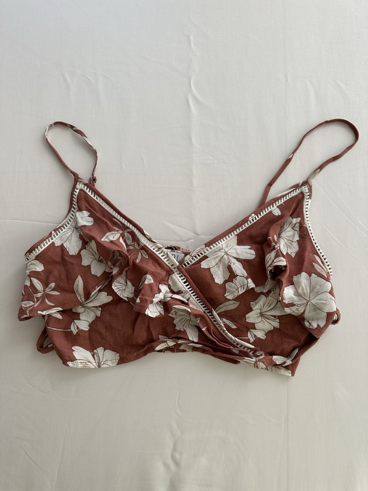 TOBI XS Brick Red/White Floral Wrap Ruffle Tie Cropped Spaghetti Strap Top