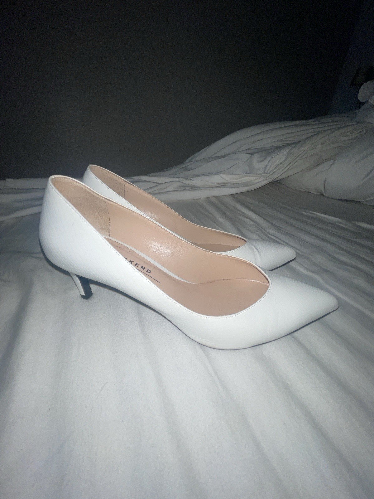 Weekend MaxMara White Leather Pointed Toe Pumps Kitten Heel EU 38 US 7.5