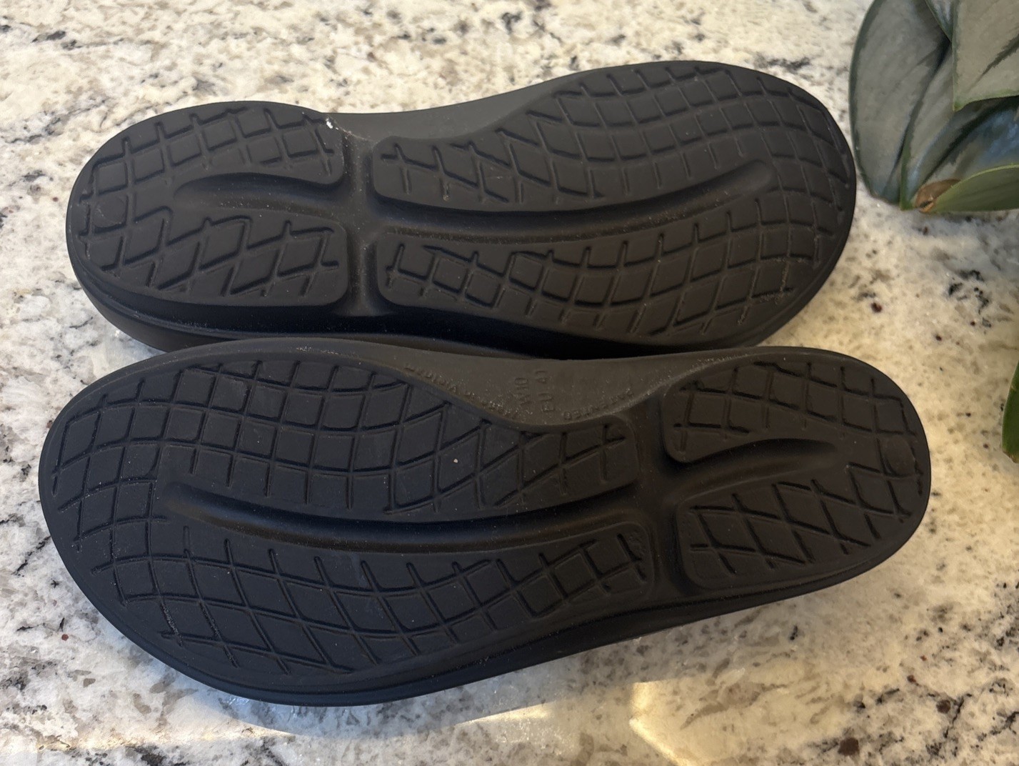 OOFOS OOlala Ltd Edition Bellini Splash Recovery Flip Flop Thong Sandal Women 10