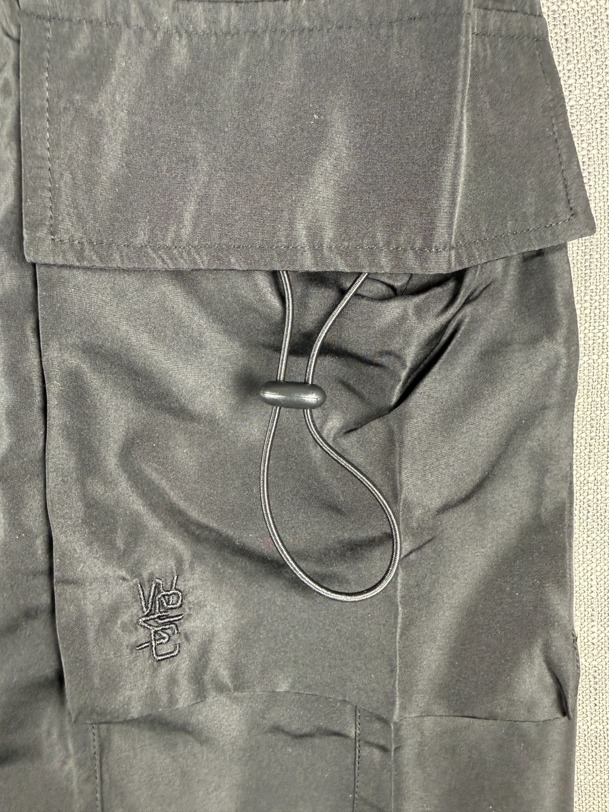 Size XL (Women’s XXL) – WESC Nylon Cargo Wind Shorts Black Lightweight NWT