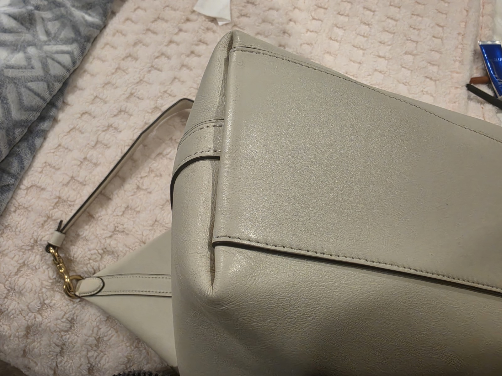Coach Juliet Shoulder Bag 38″ Brass/Chalk White Glovetanned Leather