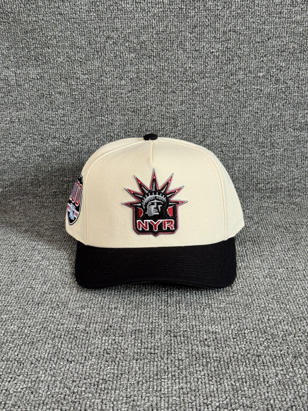 Mitchell & Ness NY Rangers Retro Snapback NHL 100 Cream Black Hat