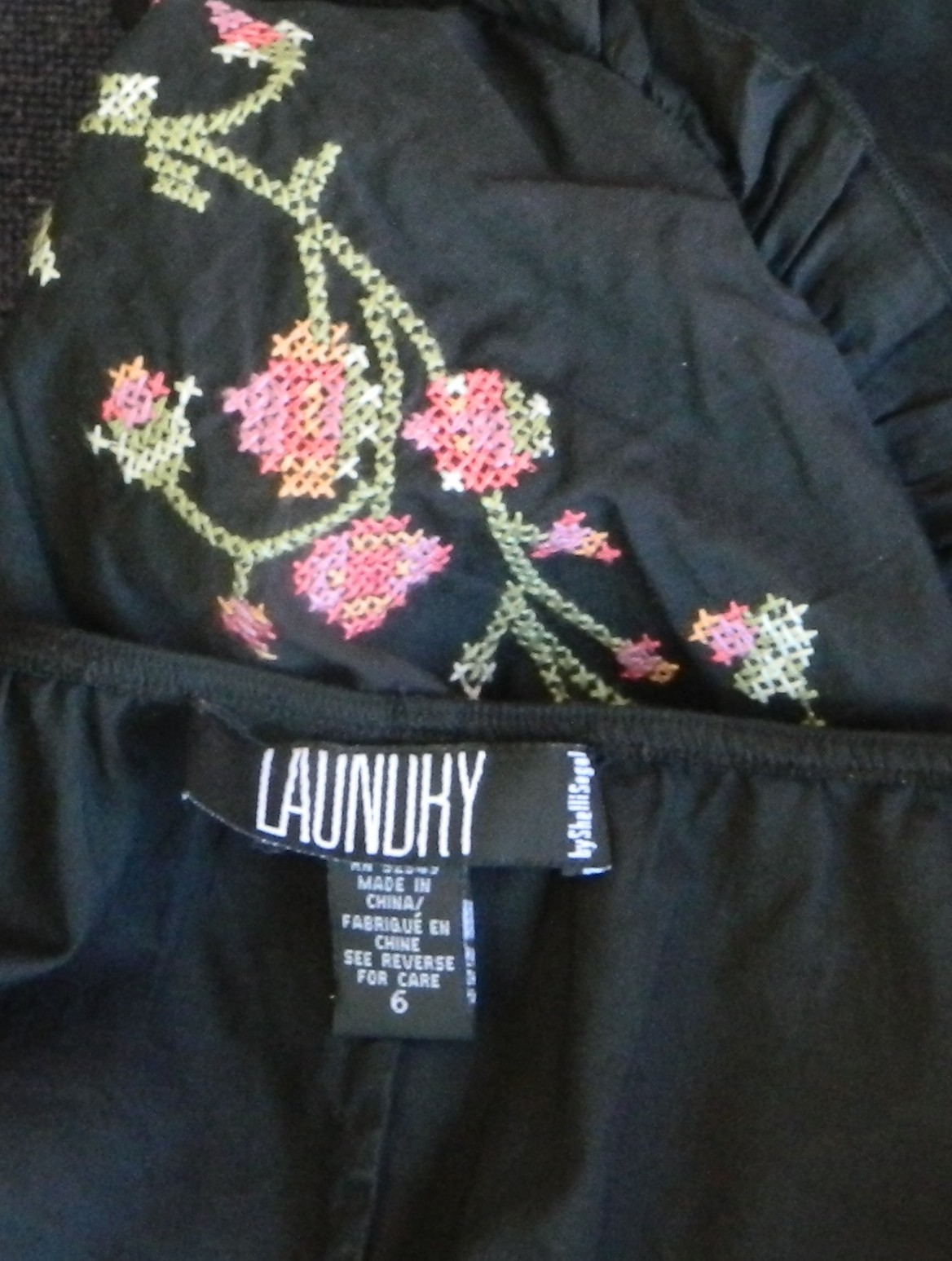 Hippie LAUNDRY by Shelli Segal Black Embroidered Peasant Style Top Size 6 BO-HO