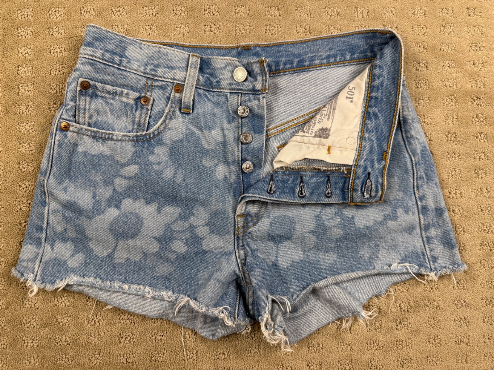 Womans Levis 501 Shorts Distressed Cutoff Athens Blossom Floral Wash Flowers W28