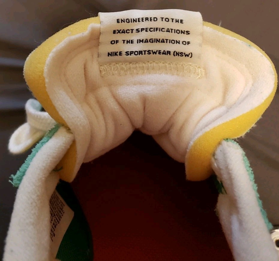 Size 11 – Nike Waffle Debut Vintage Stadium Green Opti Yellow W