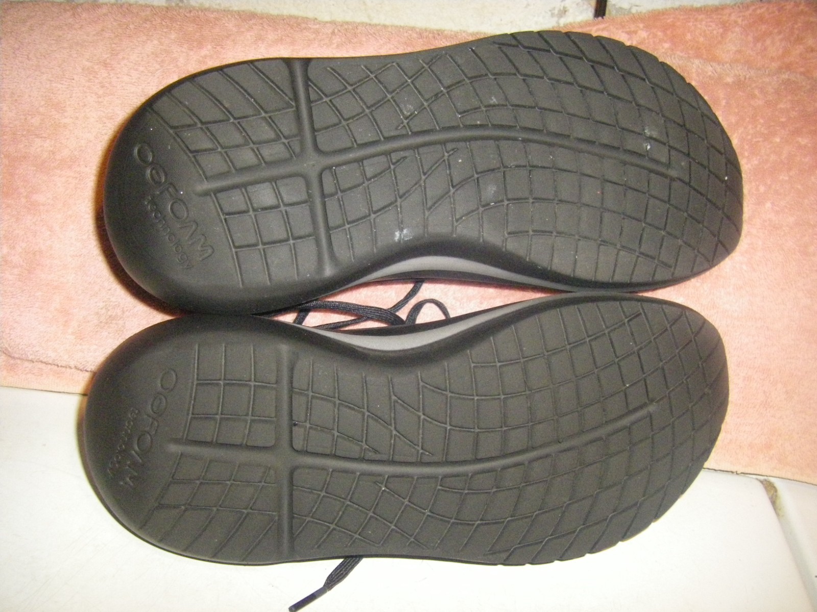 Oofos Men’s OOmy Stride Lace Up Recovery Shoes M9/42
