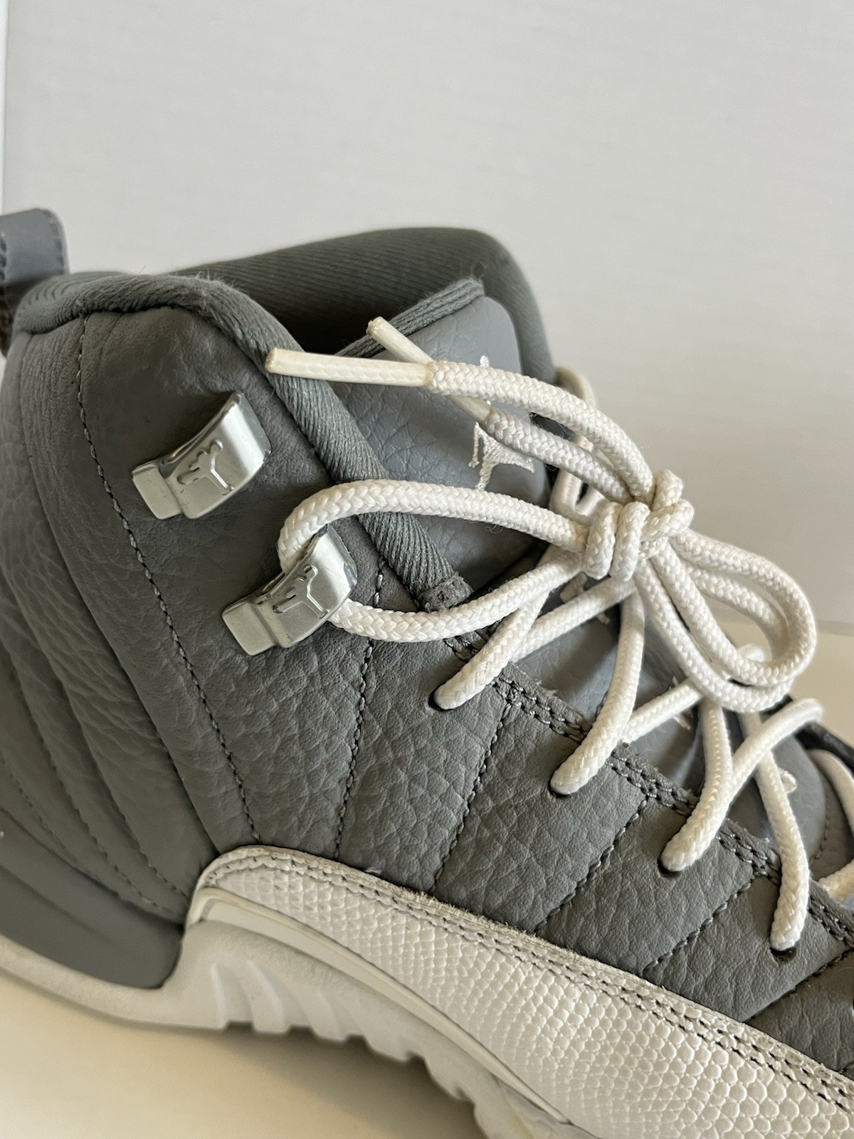 Big Kids Air Jordan Retro 12 -Stealth/White-Cool Grey- SIZE 6.5” 153265 015
