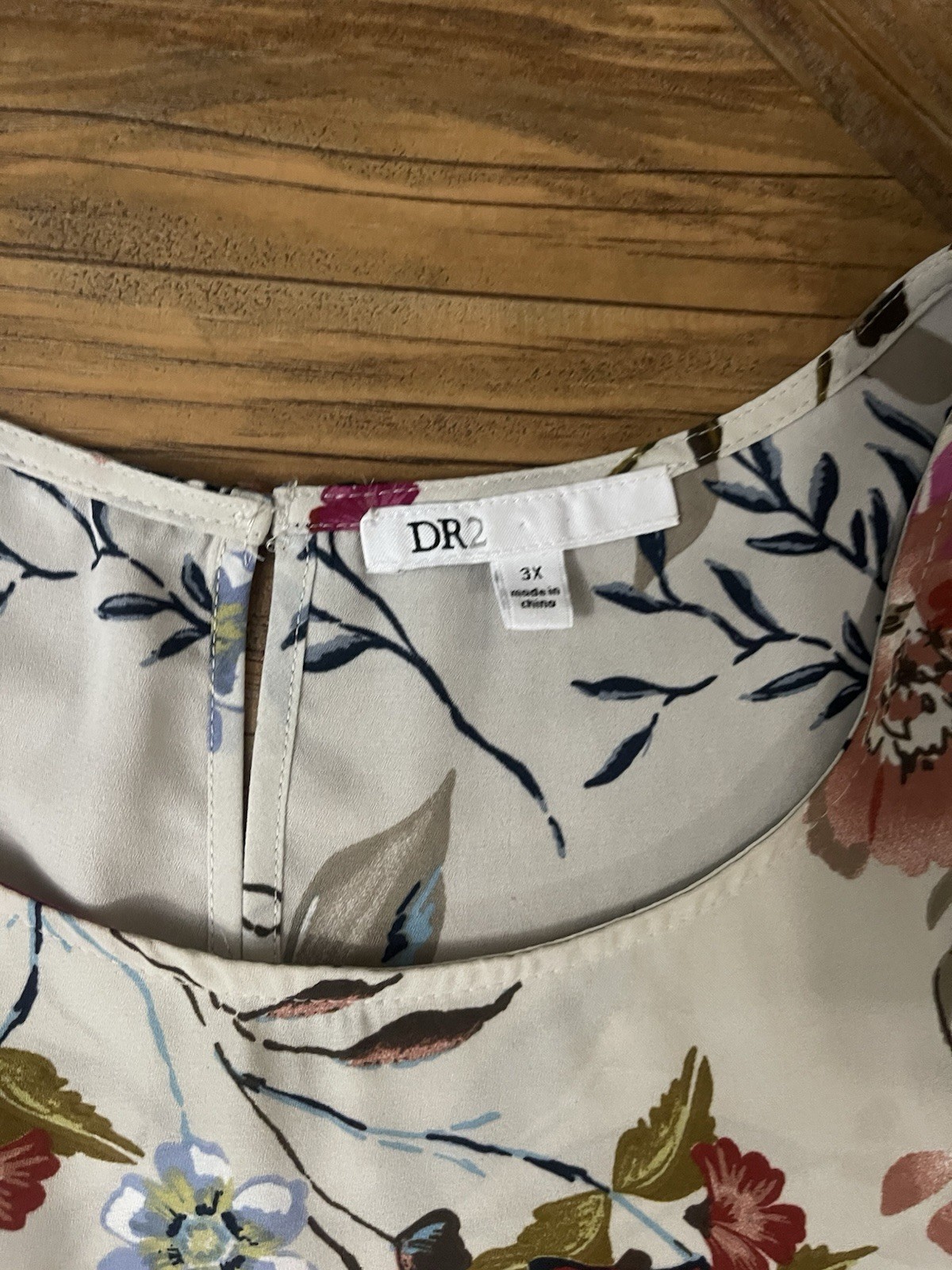 DR2 Women’s Plus Size 3X Floral Blouse, Short Sleeve Round Neck, White Pink