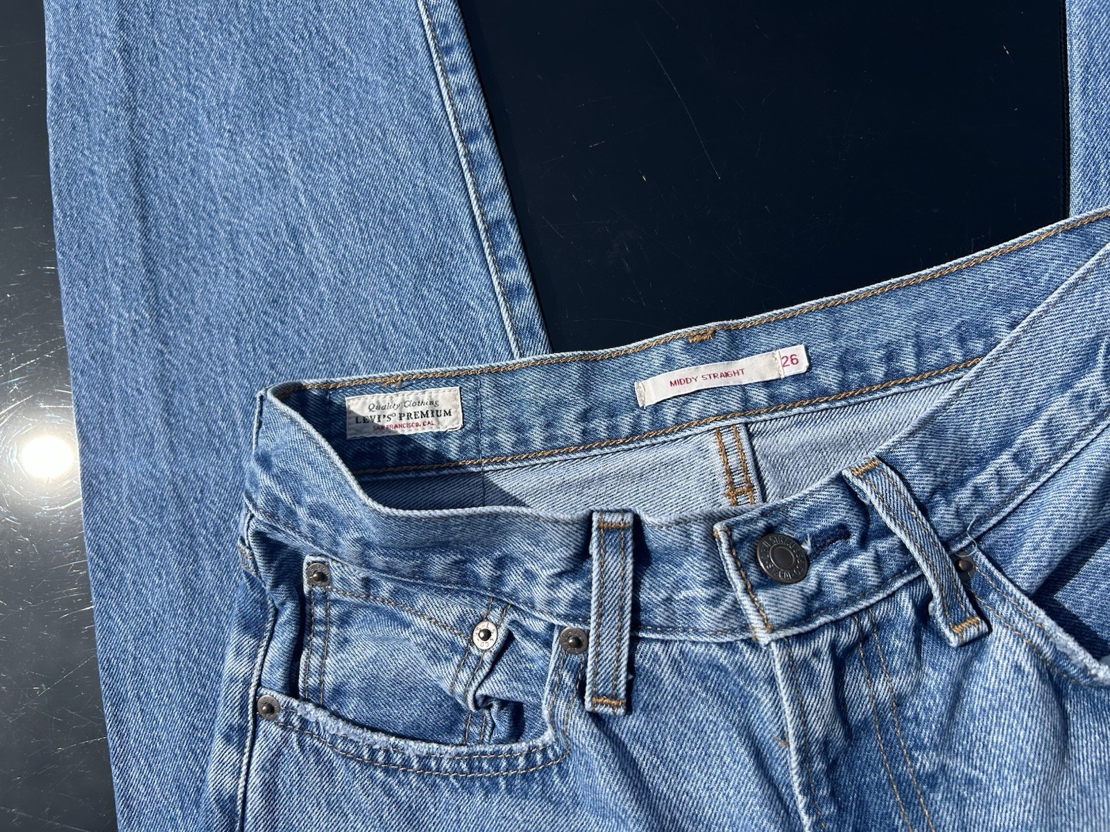 Levi 690 Premium Middy Straight Jeans Waist 26in Inside Leg 30in 100% Cotton