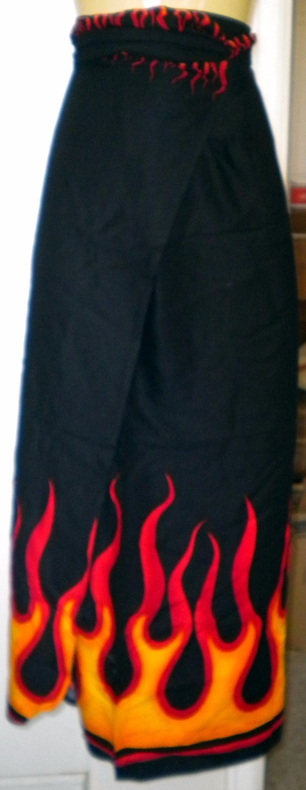 NEW XXL FLAME SARONG WRAP 100% RAYON BEACH, CASUAL, TEAM WEAR SEE PHOTO.