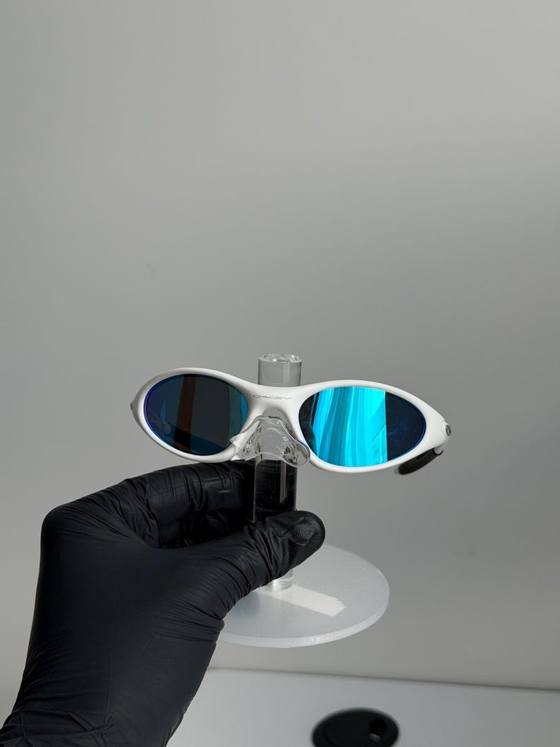 Oakley Minute 1.0 Sunglasses White Blue Y2K Gorpcore Cycling Retro