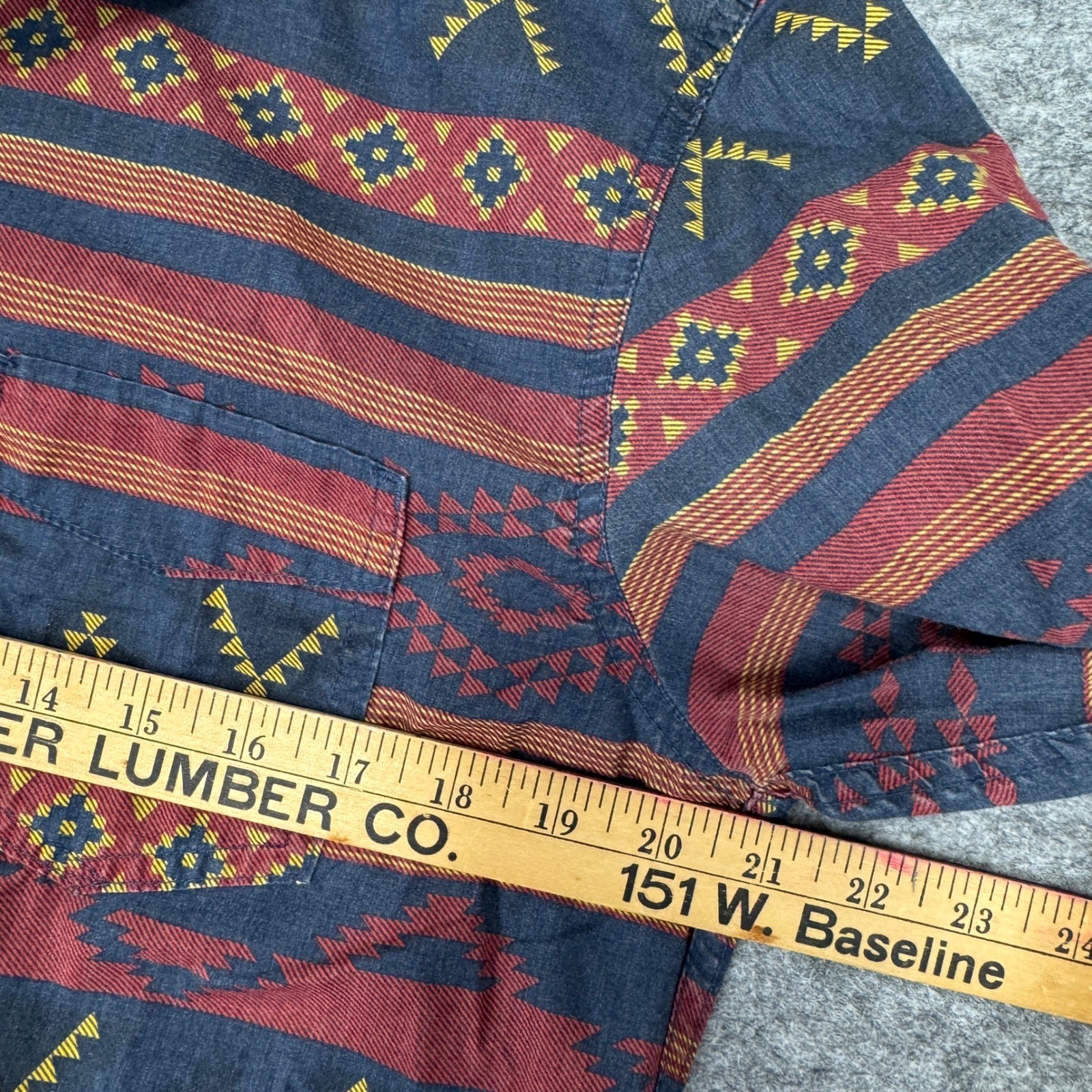 Levis Mens Southwestern Aztec Print Button Down Shirt Blue Red Yellow Medium