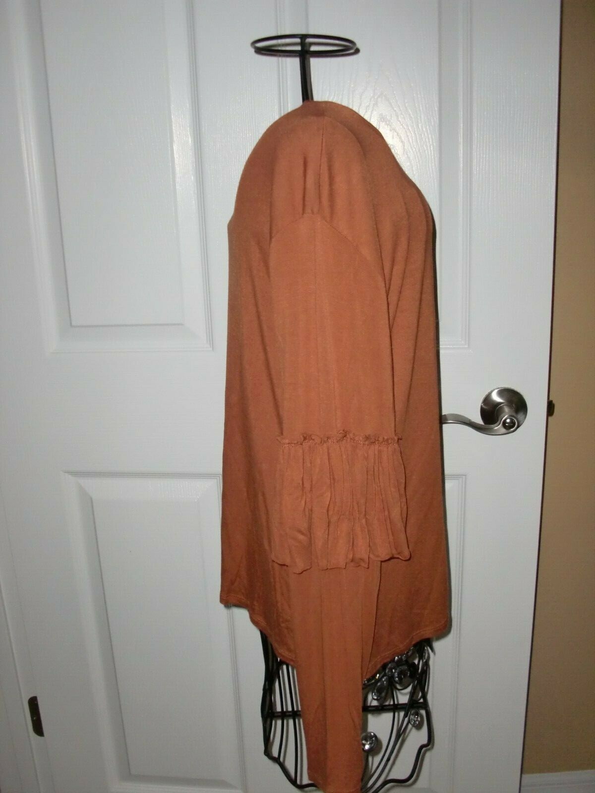 JUNIOR’S~TUCKER+TATE~95%VISCOSE/5%SPANDEX~RUFFLED LONG SLEEVE~TOP Size XL(14-16)