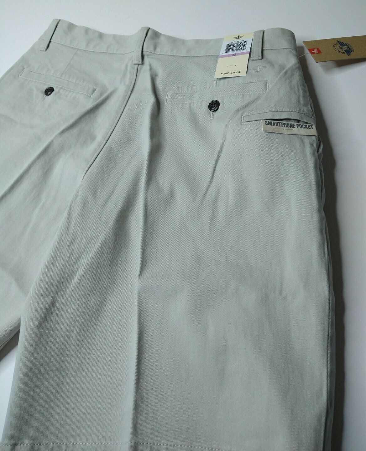 Dockers Mens Shorts Size 32 Light Gray, Has Smart Phone Pocket! New NWT