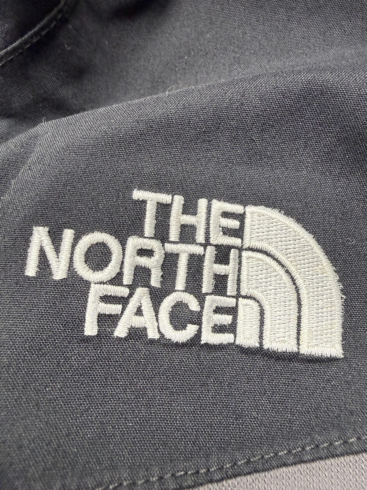 The North Face Jacket Mens Small Gray Black Hooded Full Zip HyVent Ski Snow