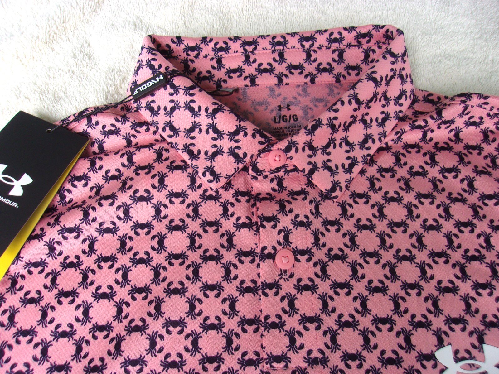 NWT Under Armour Loose Fit polo, men’s L, pink, blue crab print, 2-button, poly.