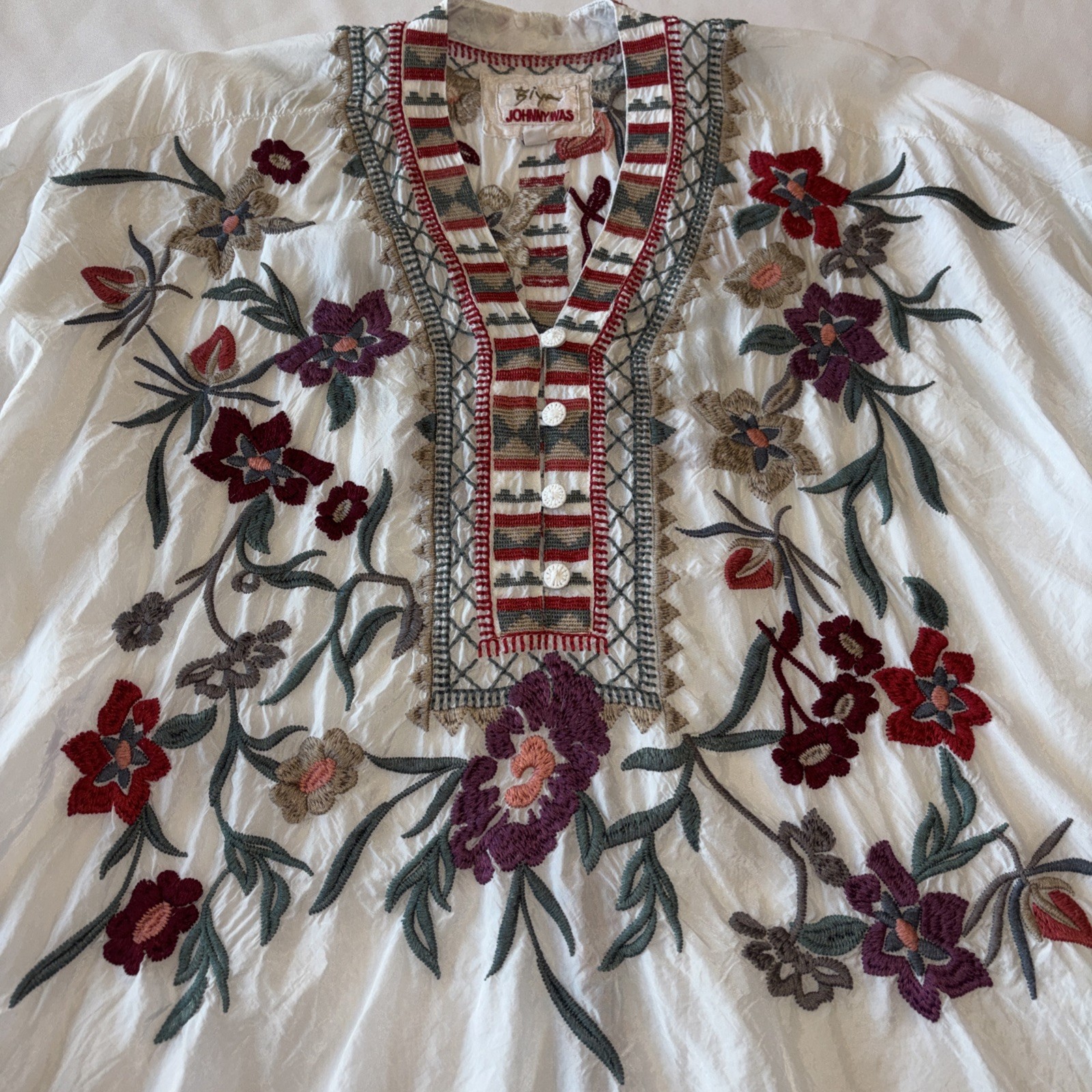 Johnny Was Small White Floral Embroidered VNeck Short Sleeve Button Vintage Boho