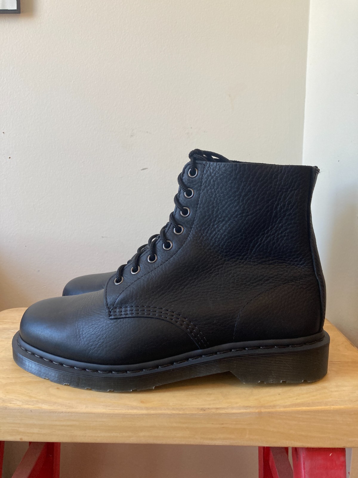 New Dr. Martens 1460 Ambassador Leather Lace Up Boots 11 US Black Mens Mono